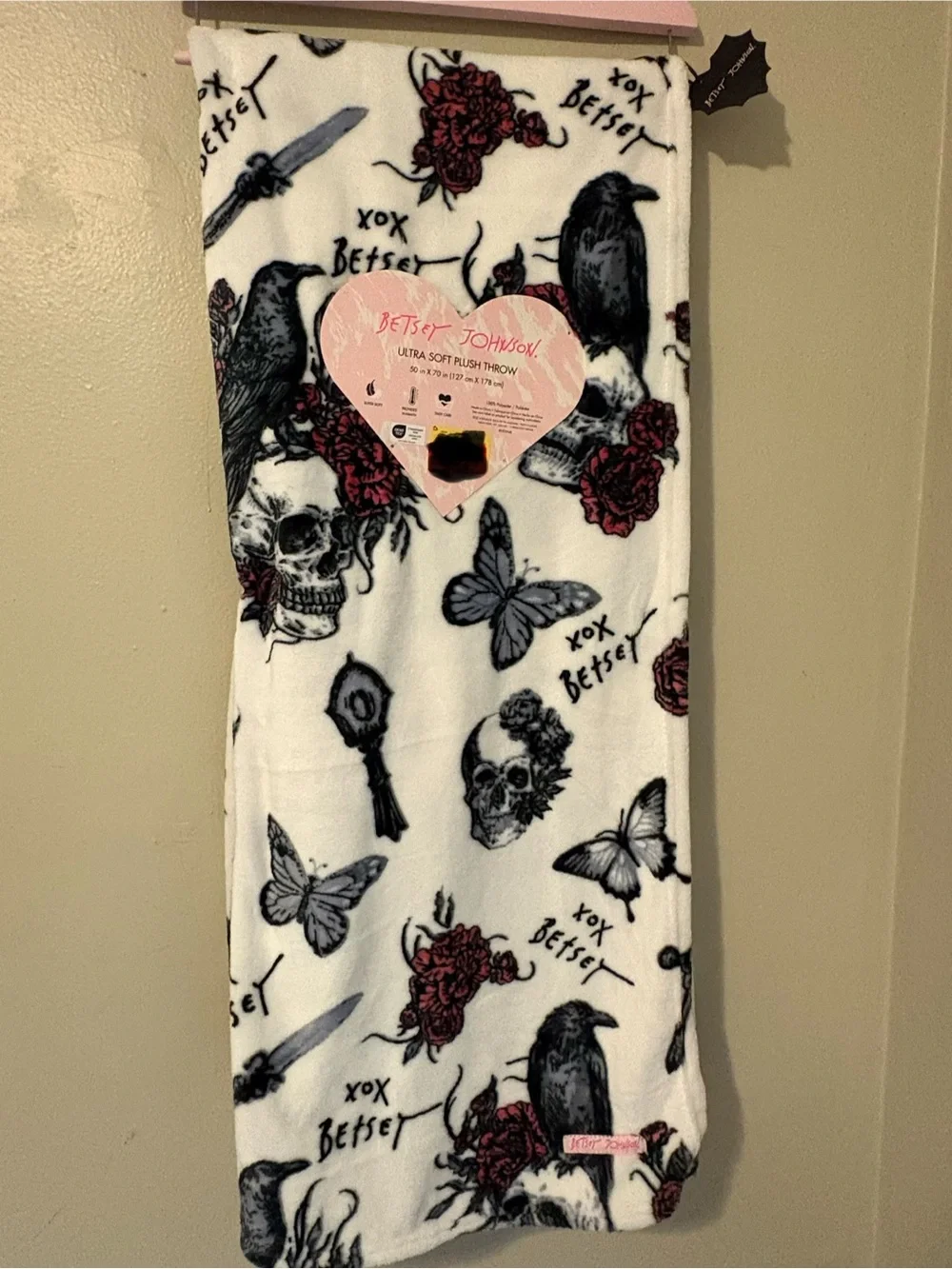 Betsey Johnson Halloween Plush Throw Blanket Skulls Ravens Roses Butterflies NWT